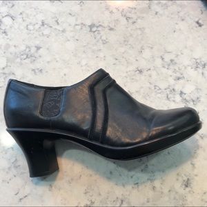 Dansko Black shoes Fit like size 9-10